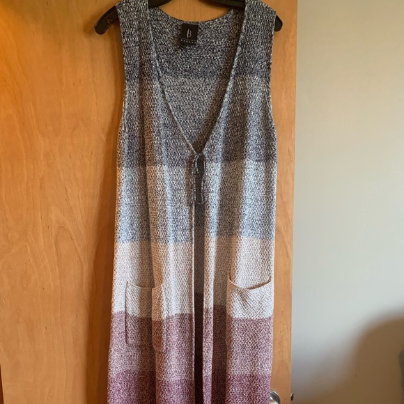 Long knit accent vest - Picture 1 of 3